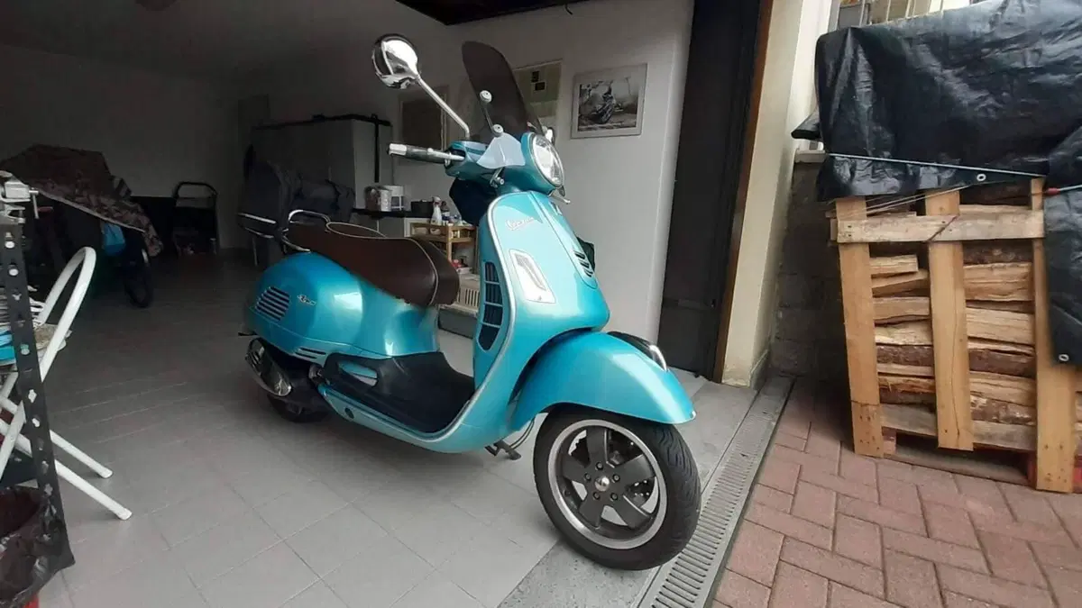 Vespa GTS 300 ABS Settantesimo (2016) (7)