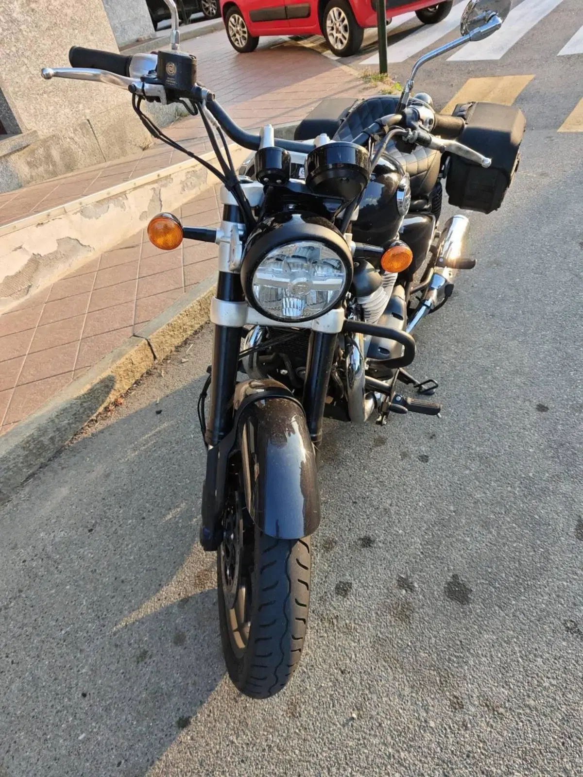 Royal Enfield Super Meteor 650 (2023 - 26) (2)