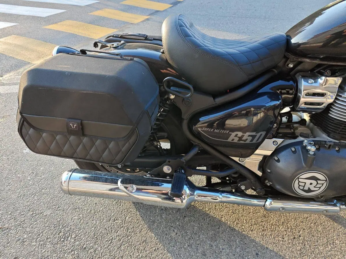 Royal Enfield Super Meteor 650 (2023 - 26) (3)