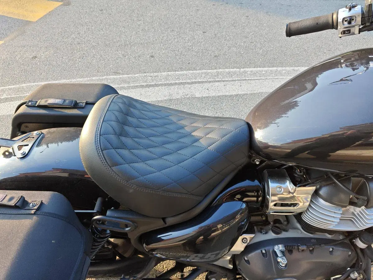Royal Enfield Super Meteor 650 (2023 - 26) (4)
