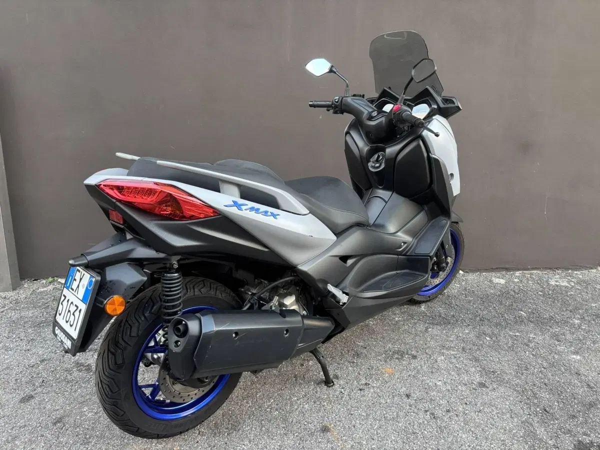 Yamaha X-Max 300 (2021 - 24) (3)