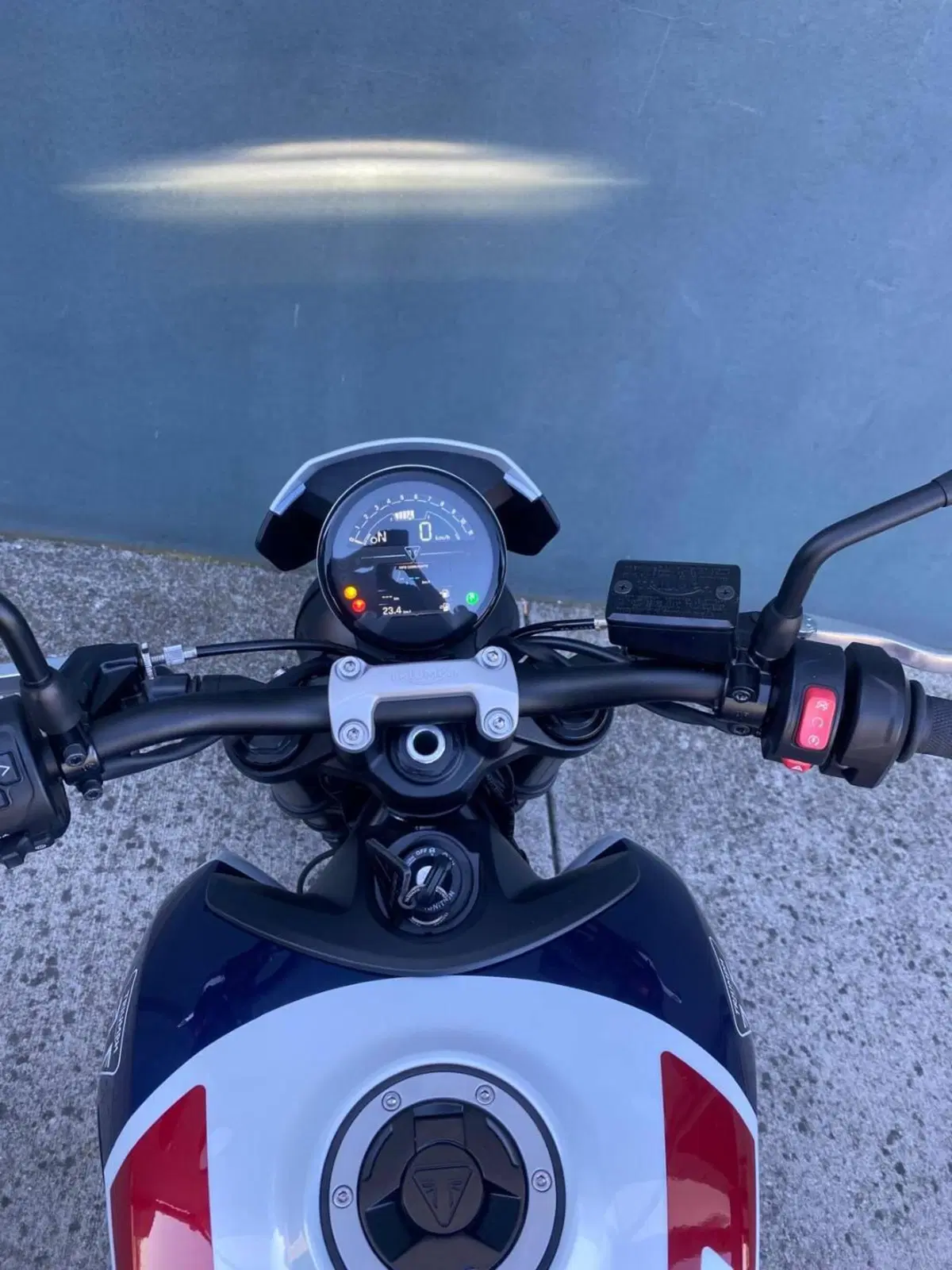 Triumph Trident 660 Triple Tribute Edition (2024) (2)