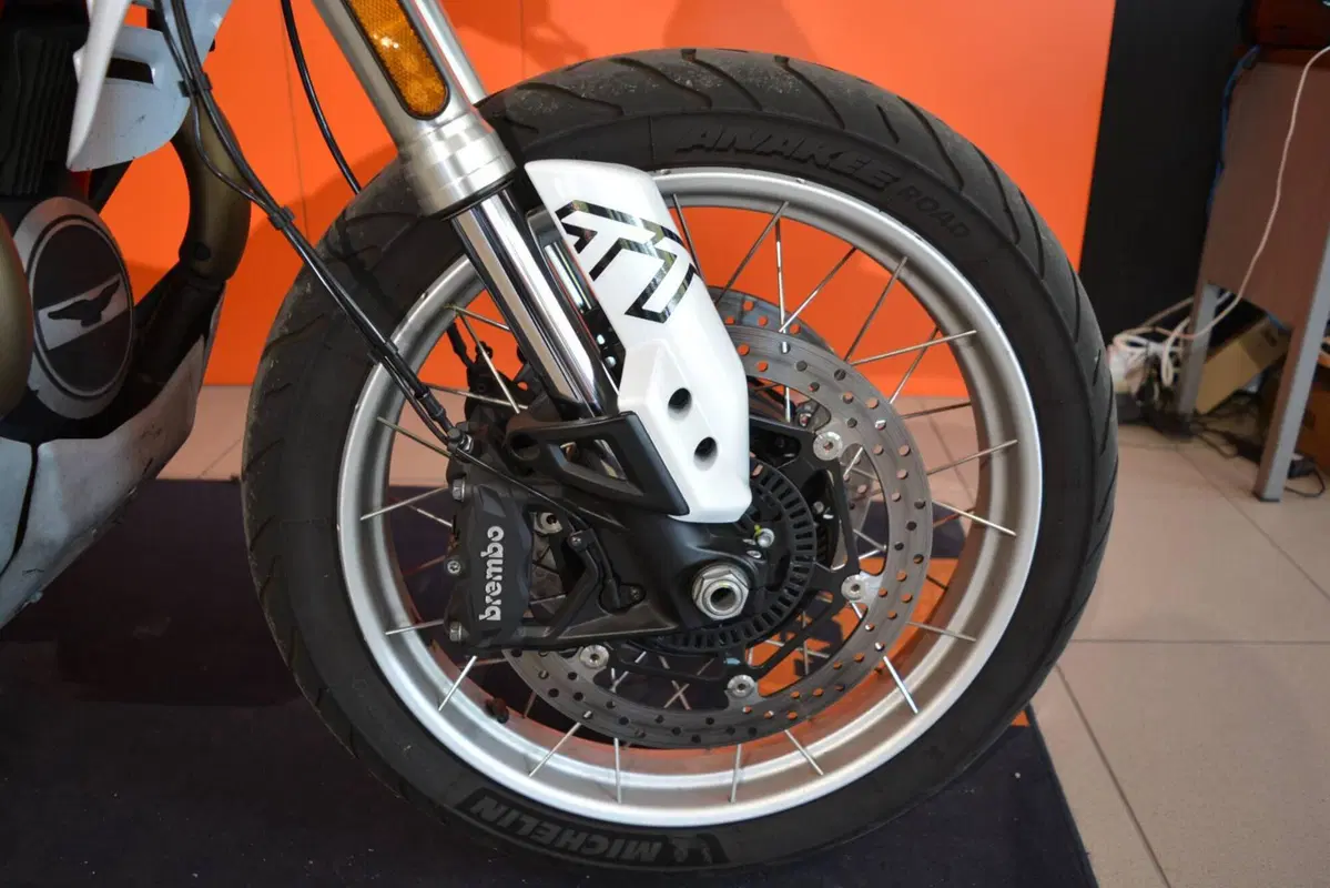 Moto Guzzi V85 TT (2024 - 26) (14)