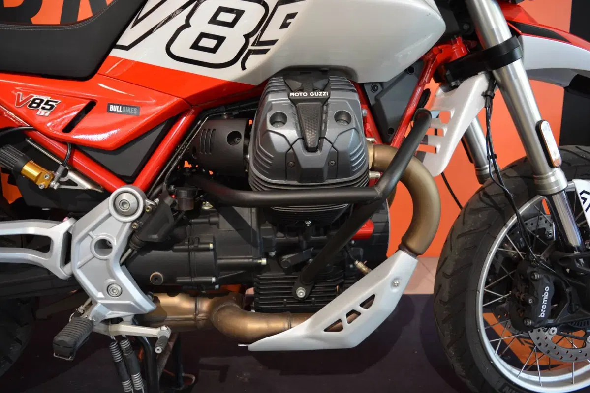 Moto Guzzi V85 TT (2024 - 26) (15)