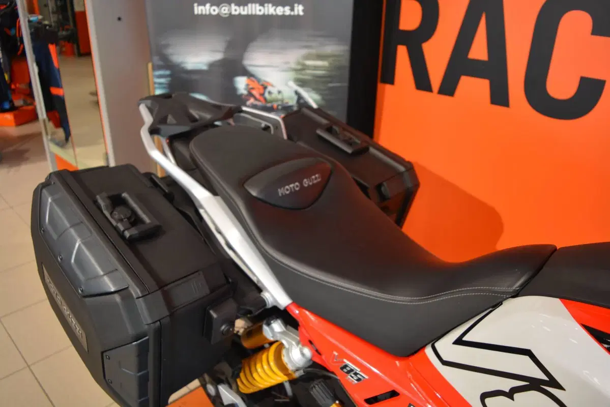 Moto Guzzi V85 TT (2024 - 26) (9)