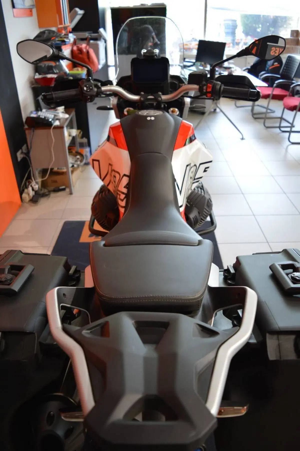 Moto Guzzi V85 TT (2024 - 26) (8)