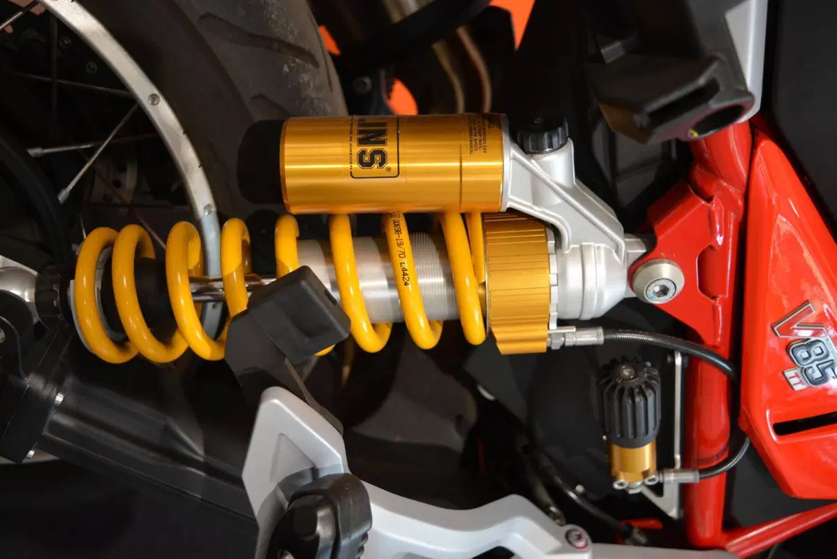 Moto Guzzi V85 TT (2024 - 26) (10)