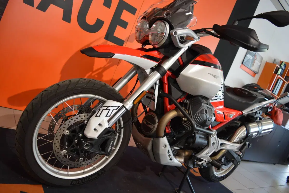 Moto Guzzi V85 TT (2024 - 26) (5)
