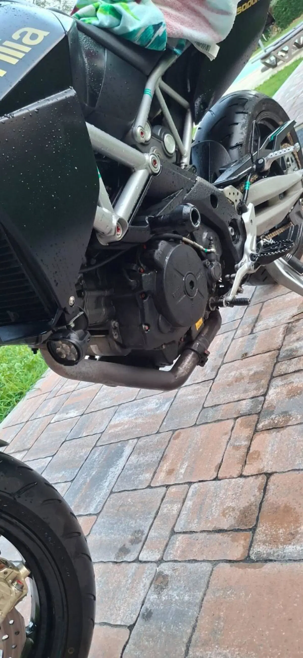 Aprilia Dorsoduro 750 (2009 - 14) (6)
