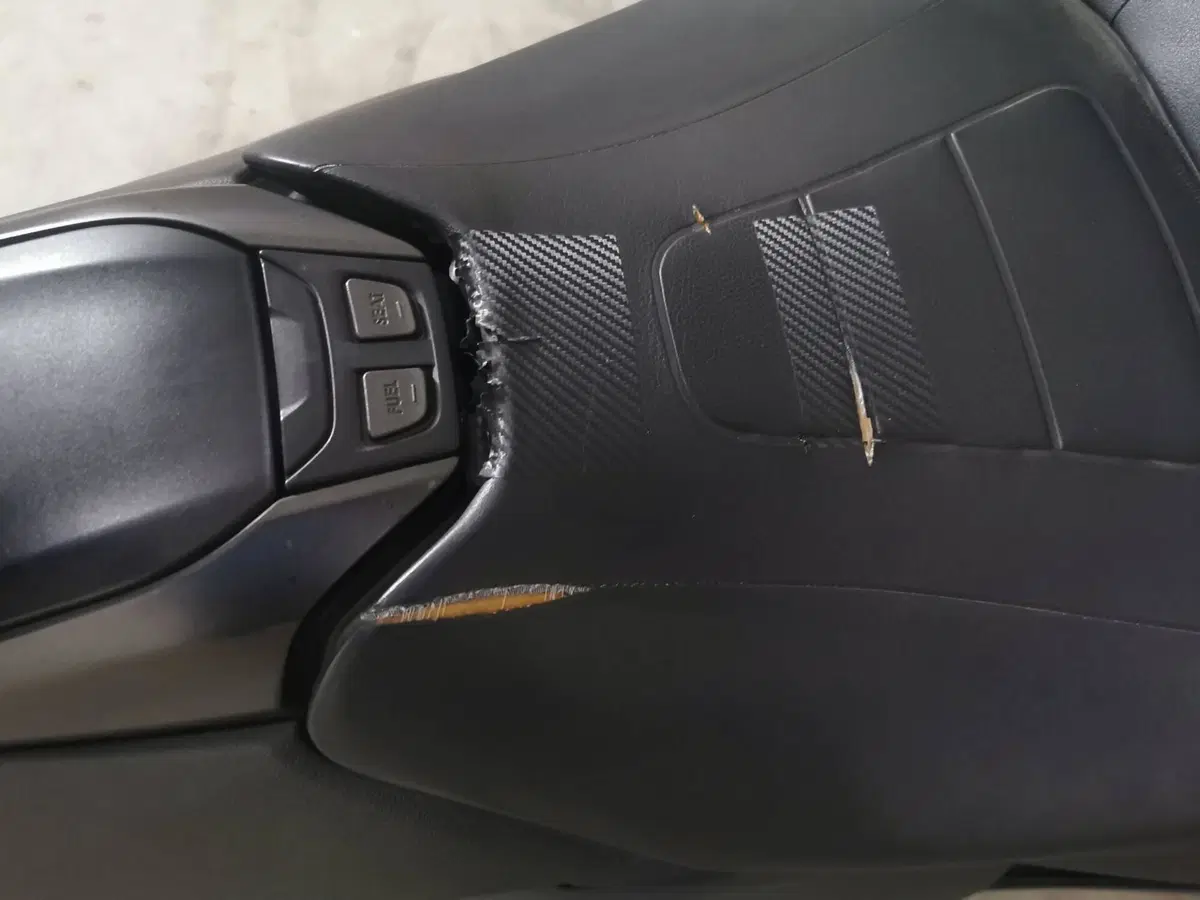 Yamaha T-Max 560 20° anniversario (2021) (3)