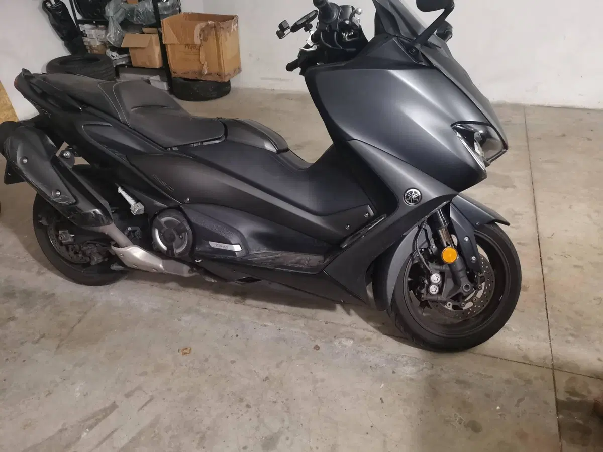 Yamaha T-Max 560 20° anniversario (2021) (4)