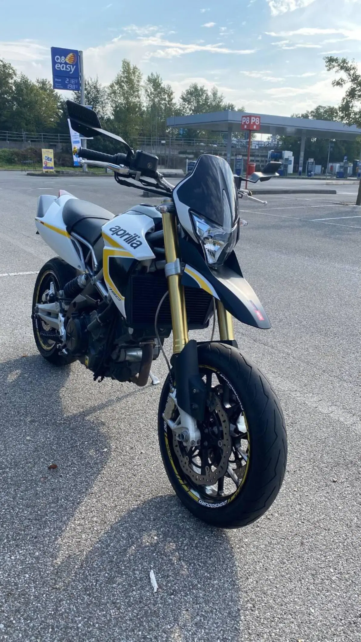 Aprilia Dorsoduro 750 (2009 - 14) (2)