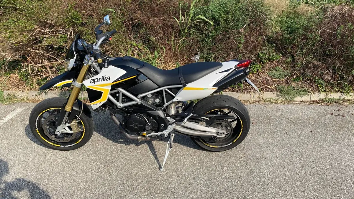Aprilia Dorsoduro 750 (2009 - 14) (4)