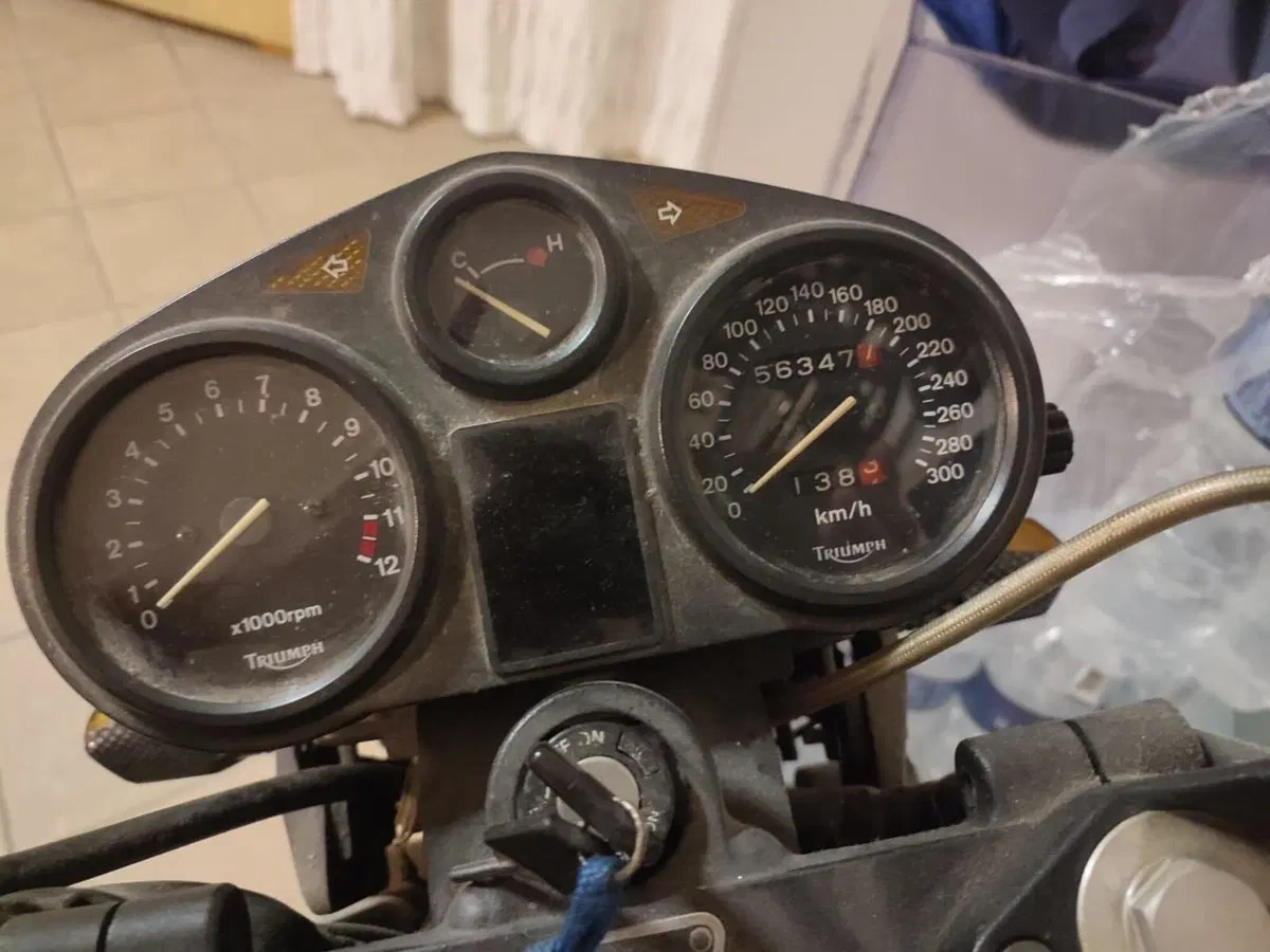 Triumph Trident (10)