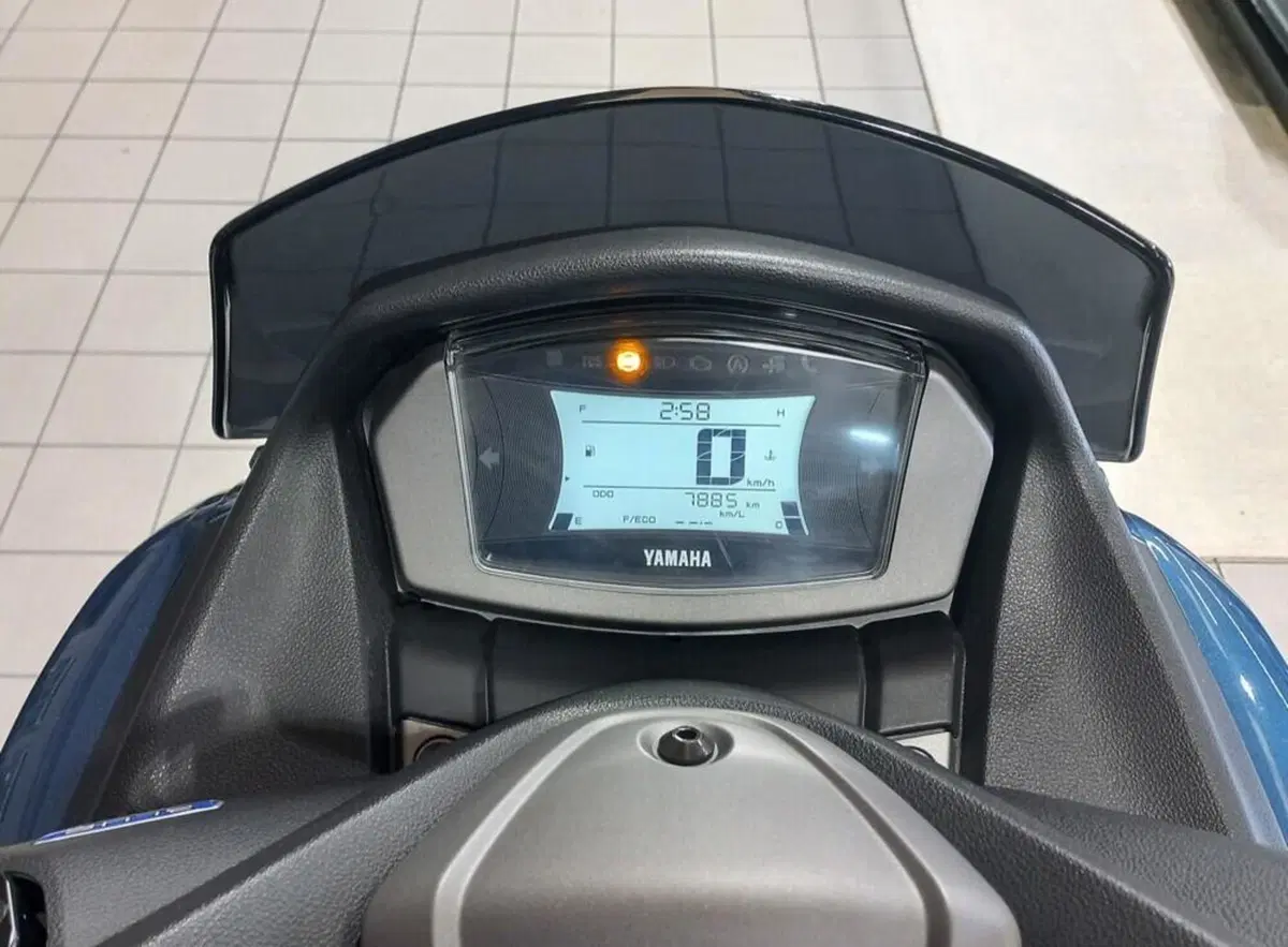 Yamaha N-Max 155 (2022 - 25) (4)