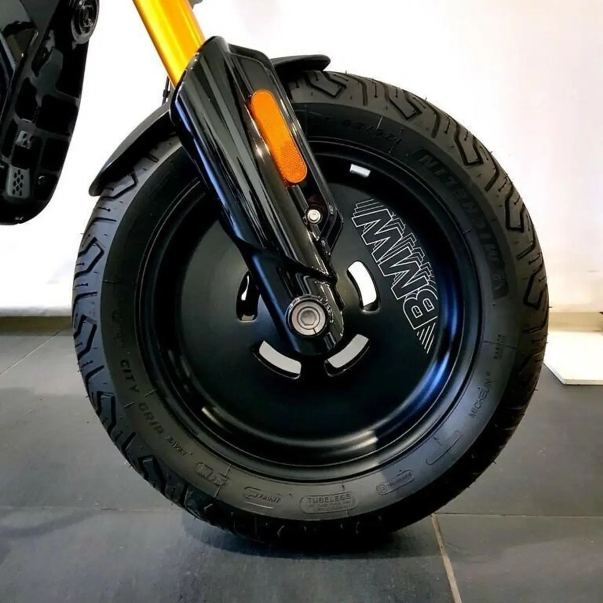 Bmw CE 02 (2024 - 26) (13)