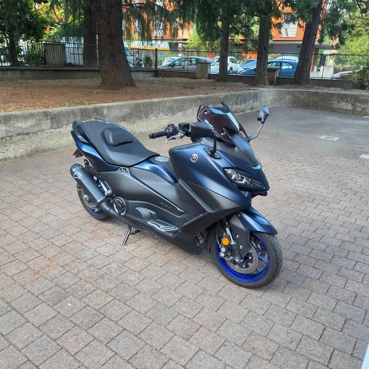 Yamaha T-Max 560 (2022 - 24) (4)