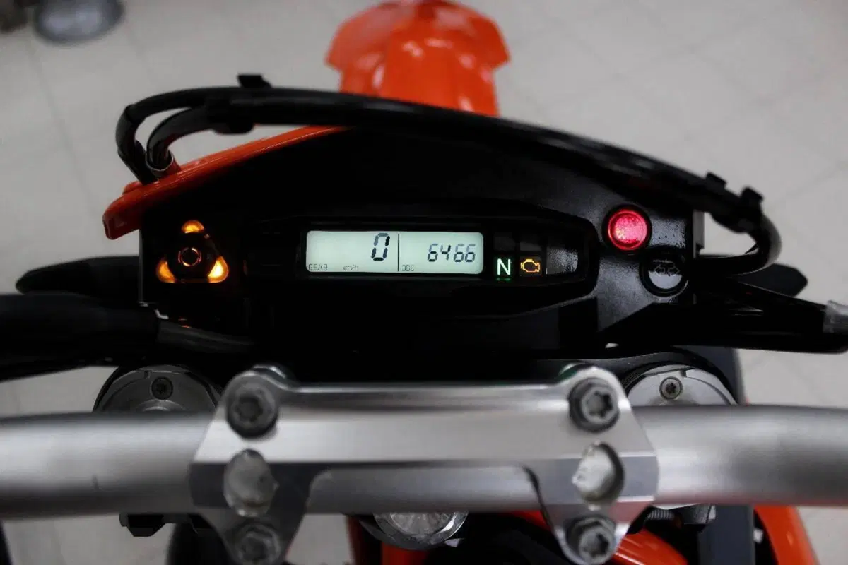KTM 690 Enduro R (2022 - 25) (6)