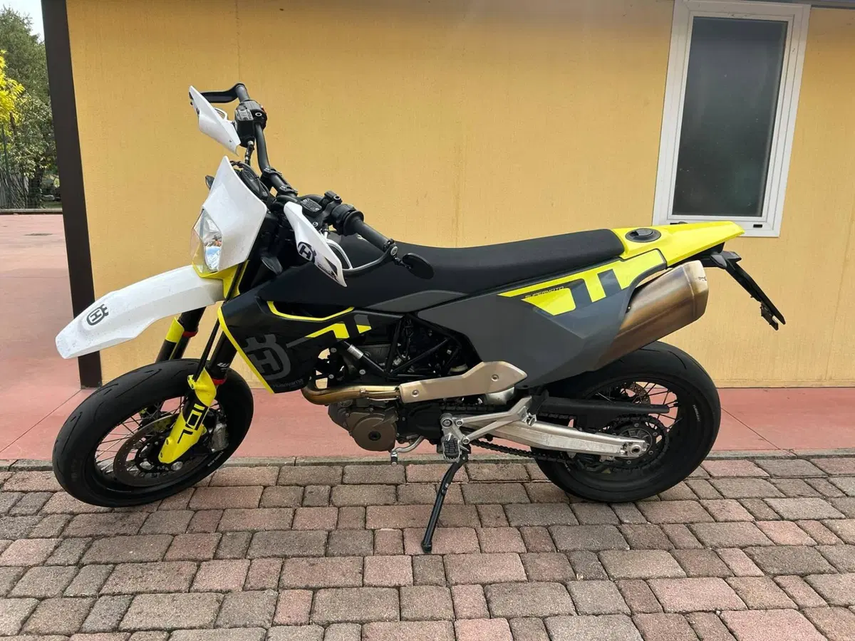 Husqvarna 701 Supermoto (2023 - 25) (3)