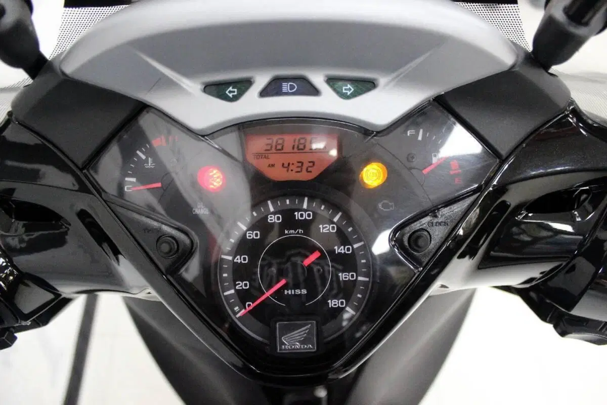 Honda SH 300 i ABS (2013 - 14) (6)