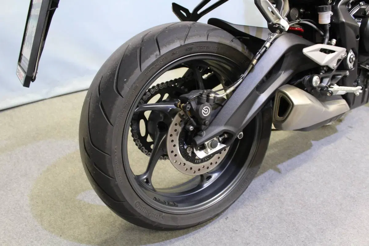 Triumph Street Triple 765 R (2023 - 26) (6)