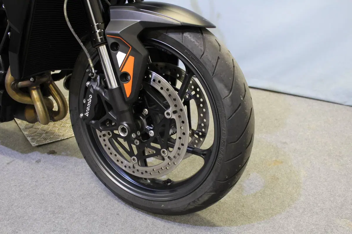 Triumph Street Triple 765 R (2023 - 26) (7)