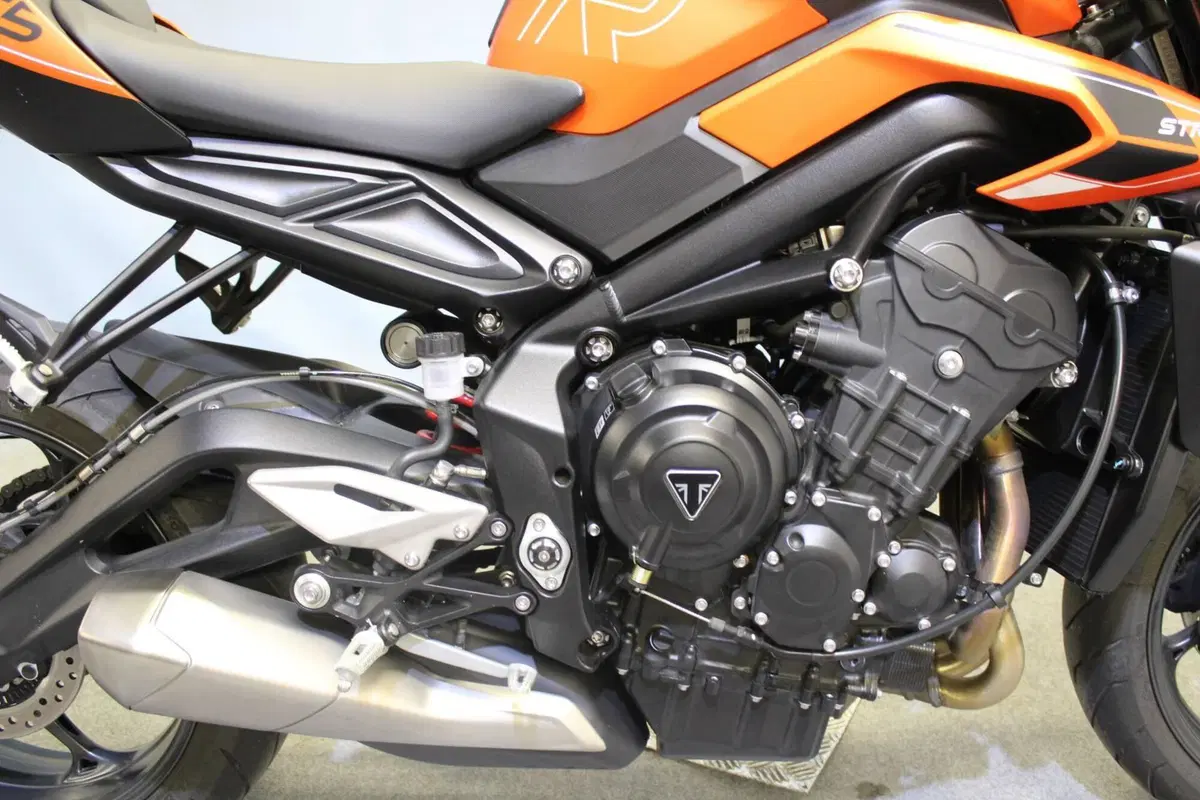 Triumph Street Triple 765 R (2023 - 26) (9)