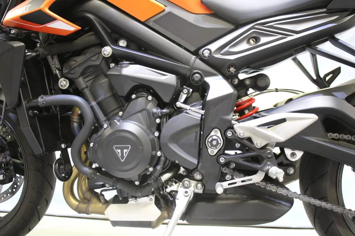 Triumph Street Triple 765 R (2023 - 26) (16)