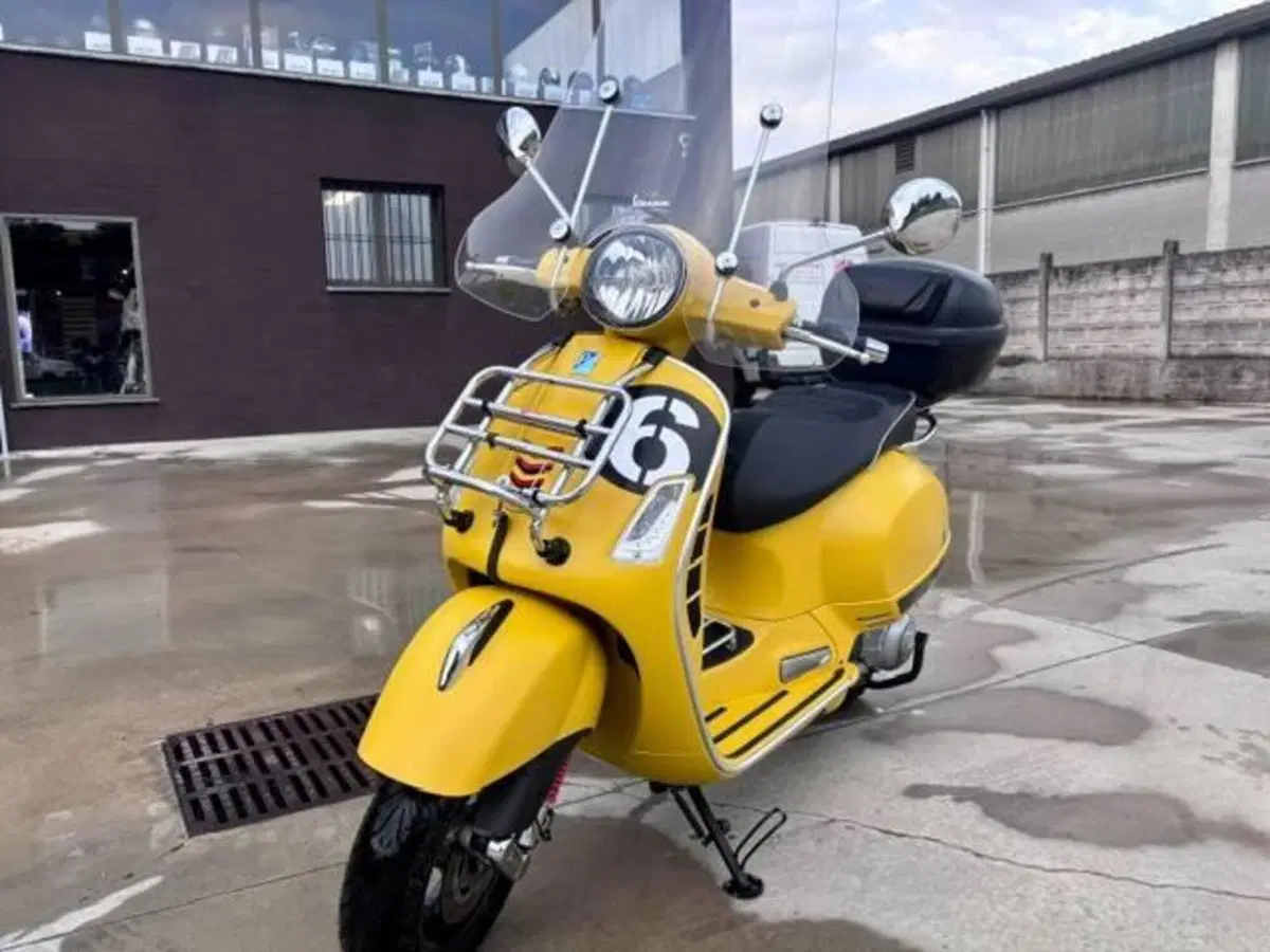 Vespa GTS 300 Super (2017 - 18) (2)