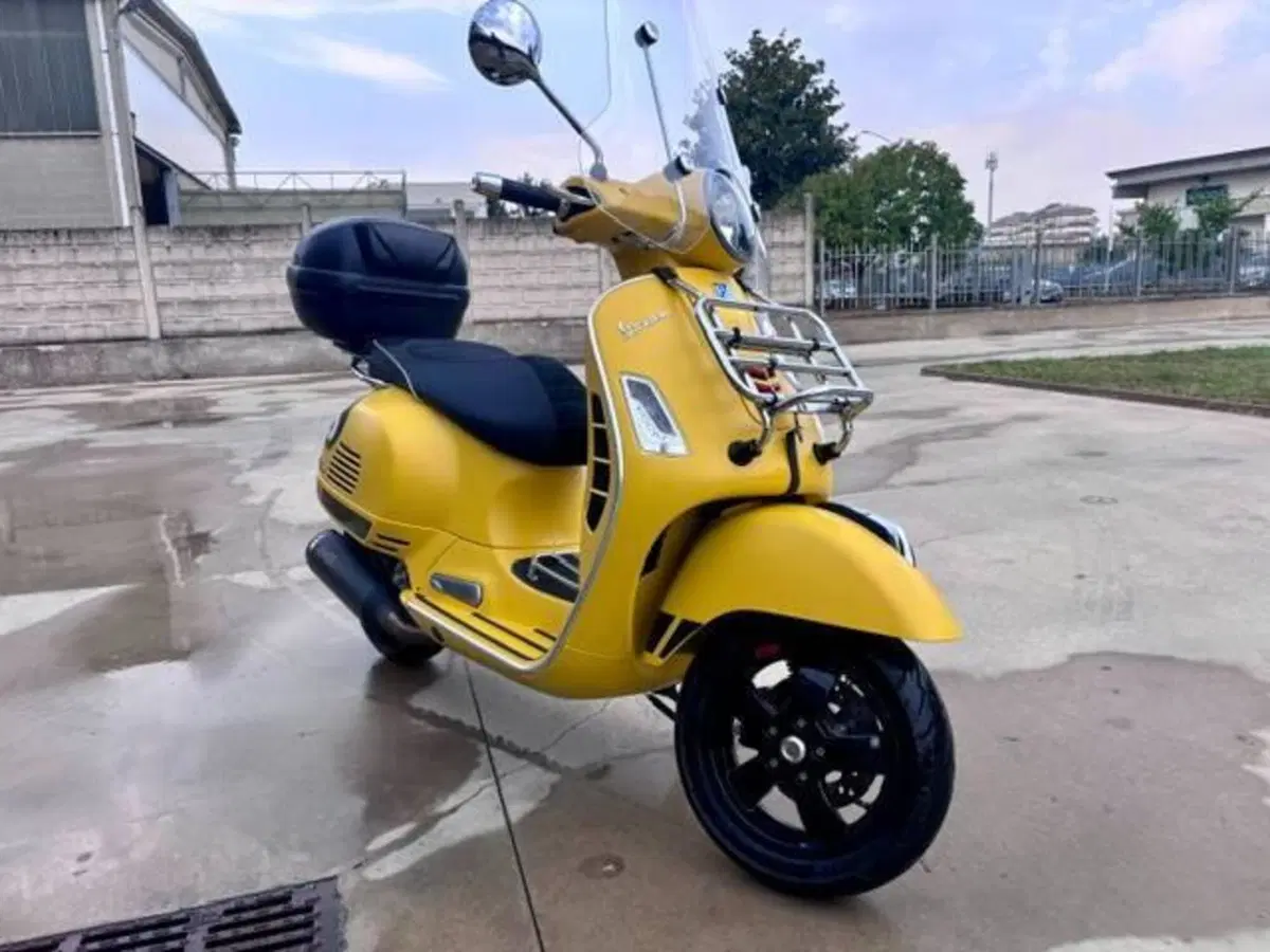 Vespa GTS 300 Super (2017 - 18) (3)