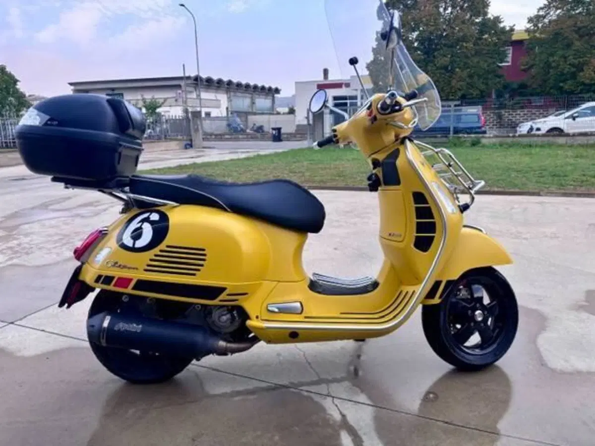 Vespa GTS 300 Super (2017 - 18) (4)
