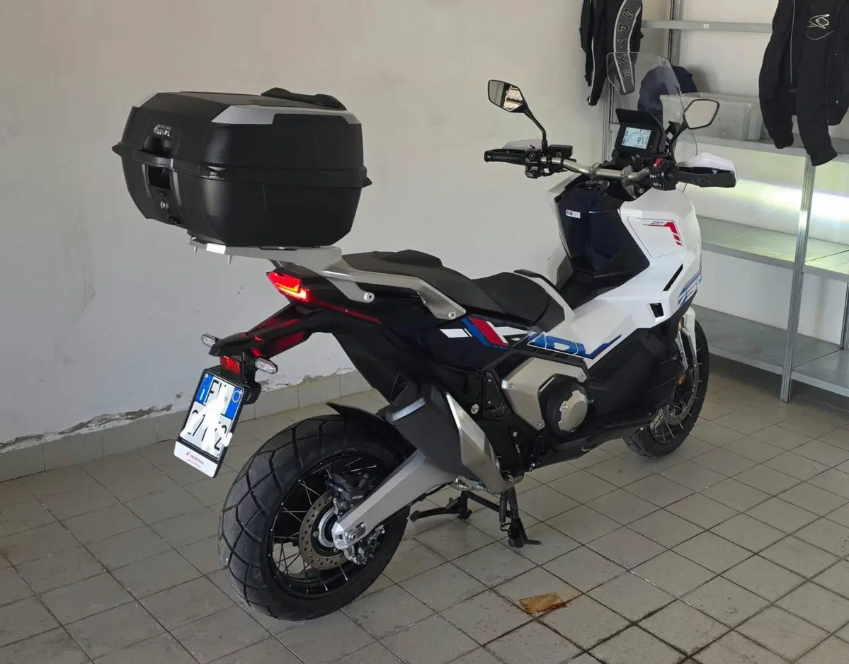 Honda X-ADV 750 Special Edition (2026 - 27) (2)