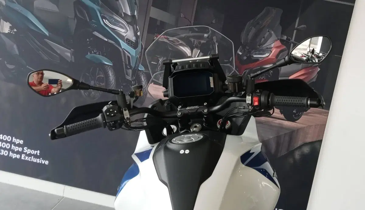 Moto Guzzi Stelvio Duecento Tributo (2025 - 26) (4)