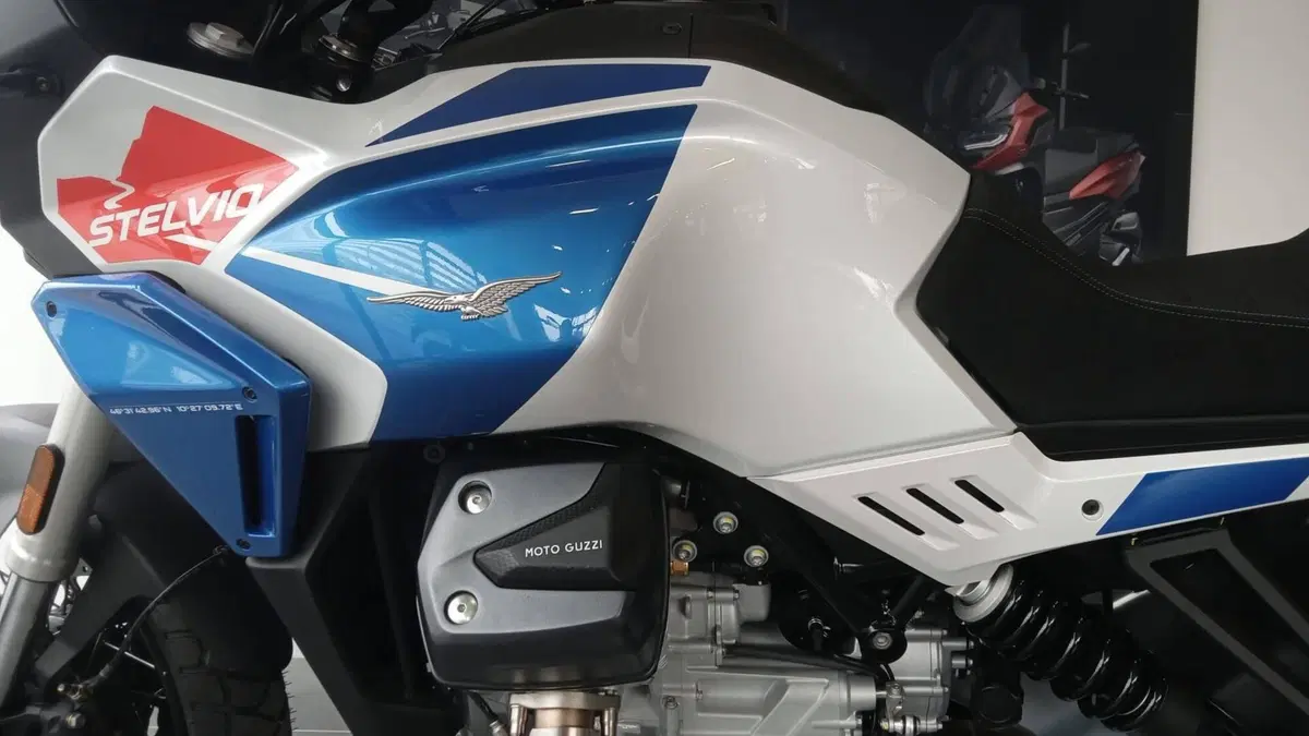 Moto Guzzi Stelvio Duecento Tributo (2025 - 26) (8)