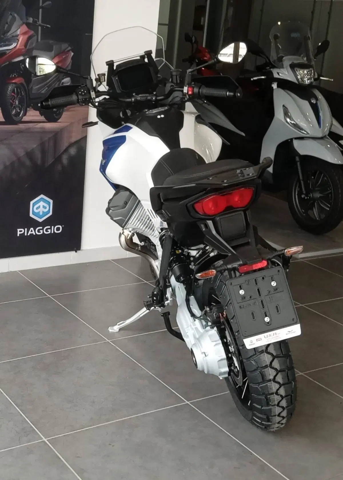 Moto Guzzi Stelvio Duecento Tributo (2025 - 26) (9)
