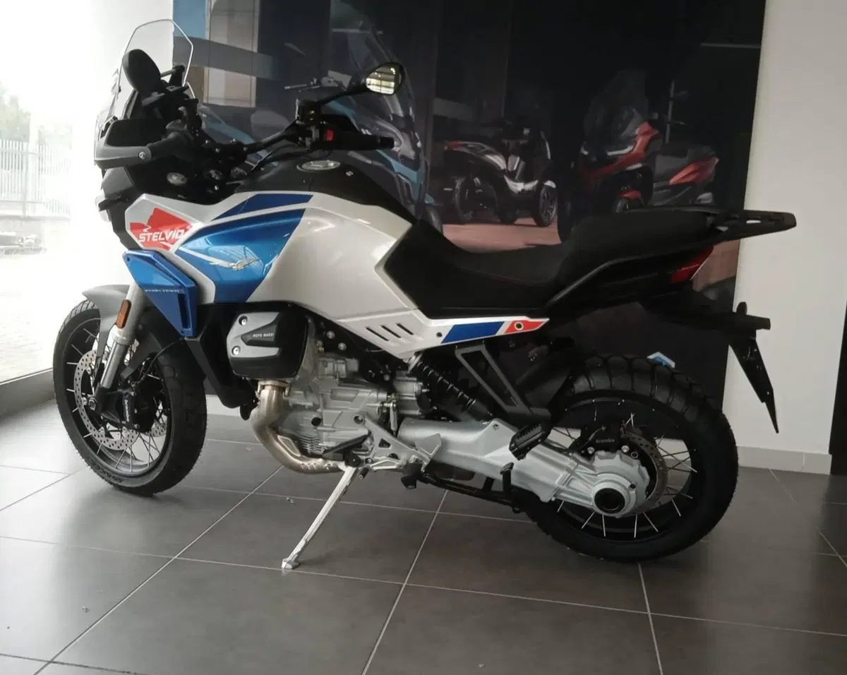 Moto Guzzi Stelvio Duecento Tributo (2025 - 26) (15)