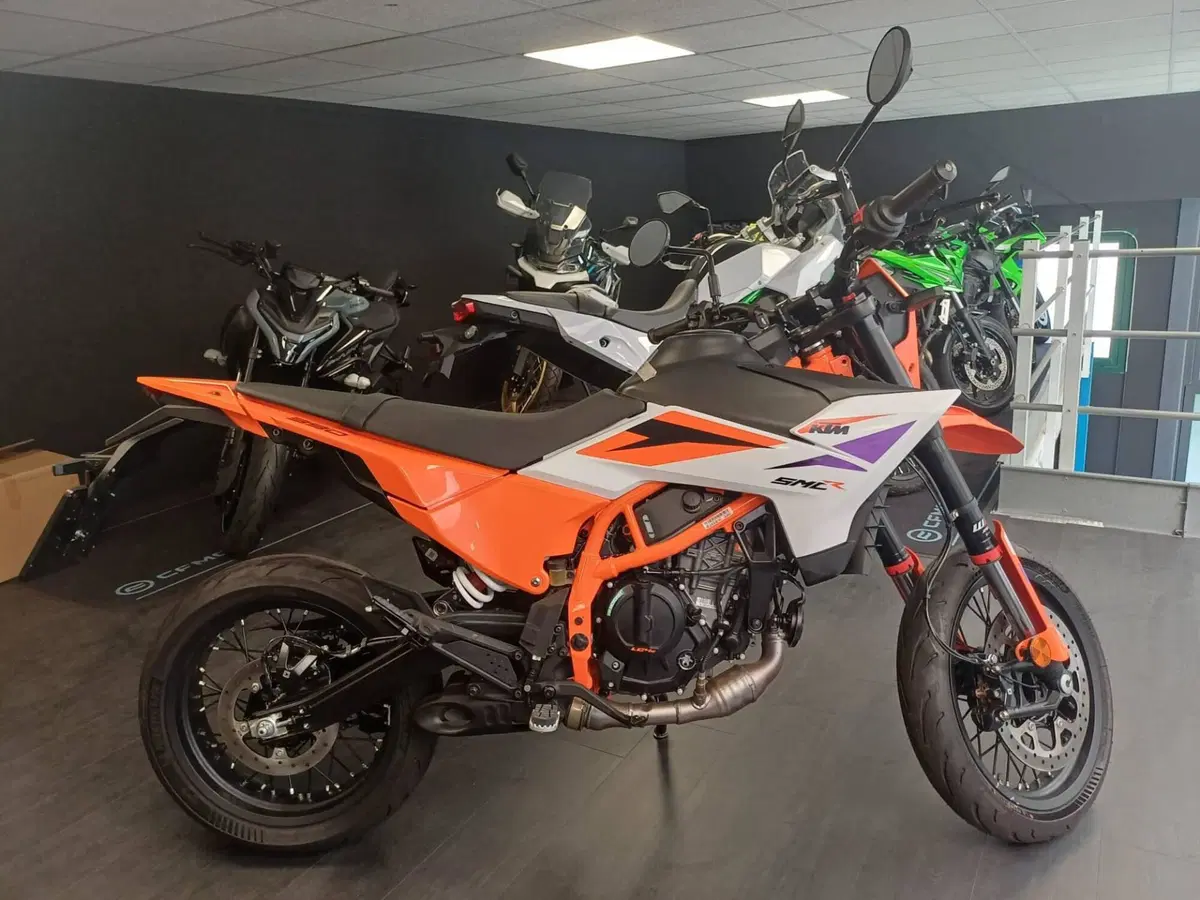 KTM 390 SMC R (2025 - 26) (3)