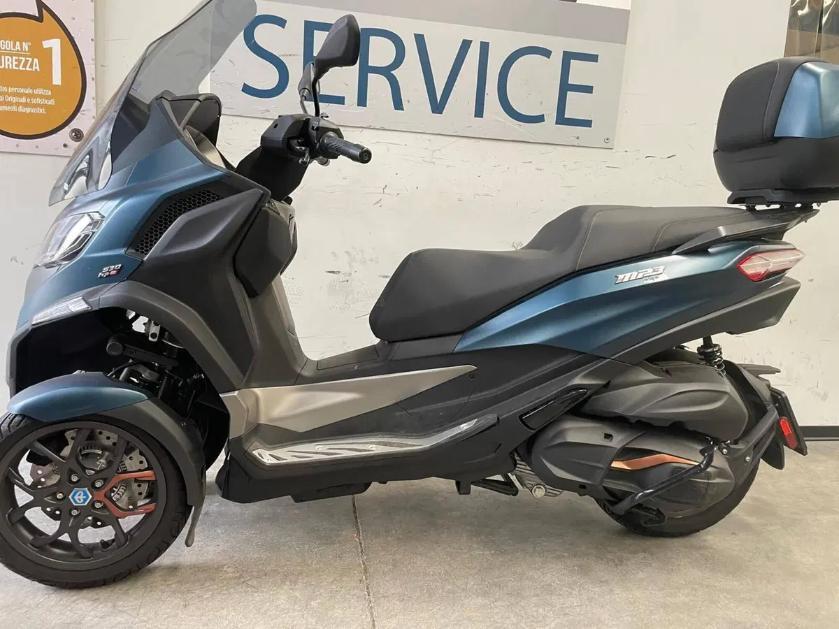 Piaggio MP3 530 Hpe Exclusive (2025 - 26) (2)