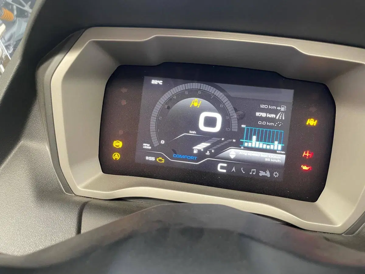 Piaggio MP3 530 Hpe Exclusive (2025 - 26) (3)