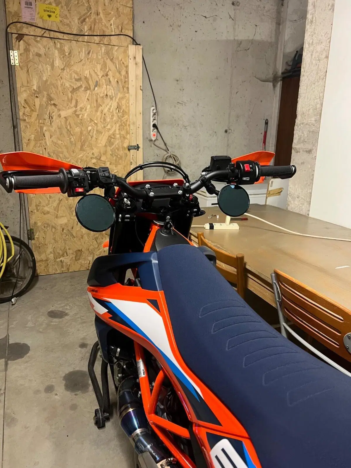 KTM 690 SMC R (2023 - 25) (3)