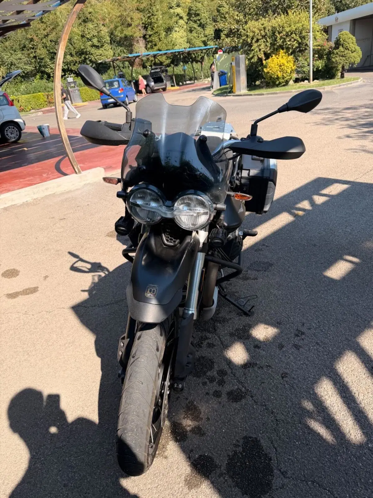 Moto Guzzi V85 TT Centenario (2021 - 22) (3)