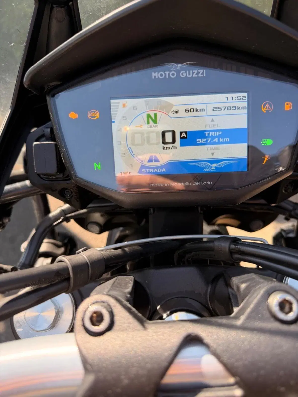 Moto Guzzi V85 TT Centenario (2021 - 22) (5)