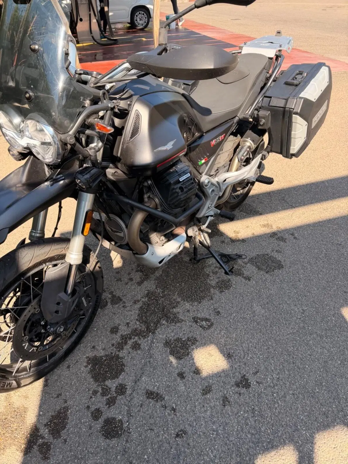 Moto Guzzi V85 TT Centenario (2021 - 22) (6)