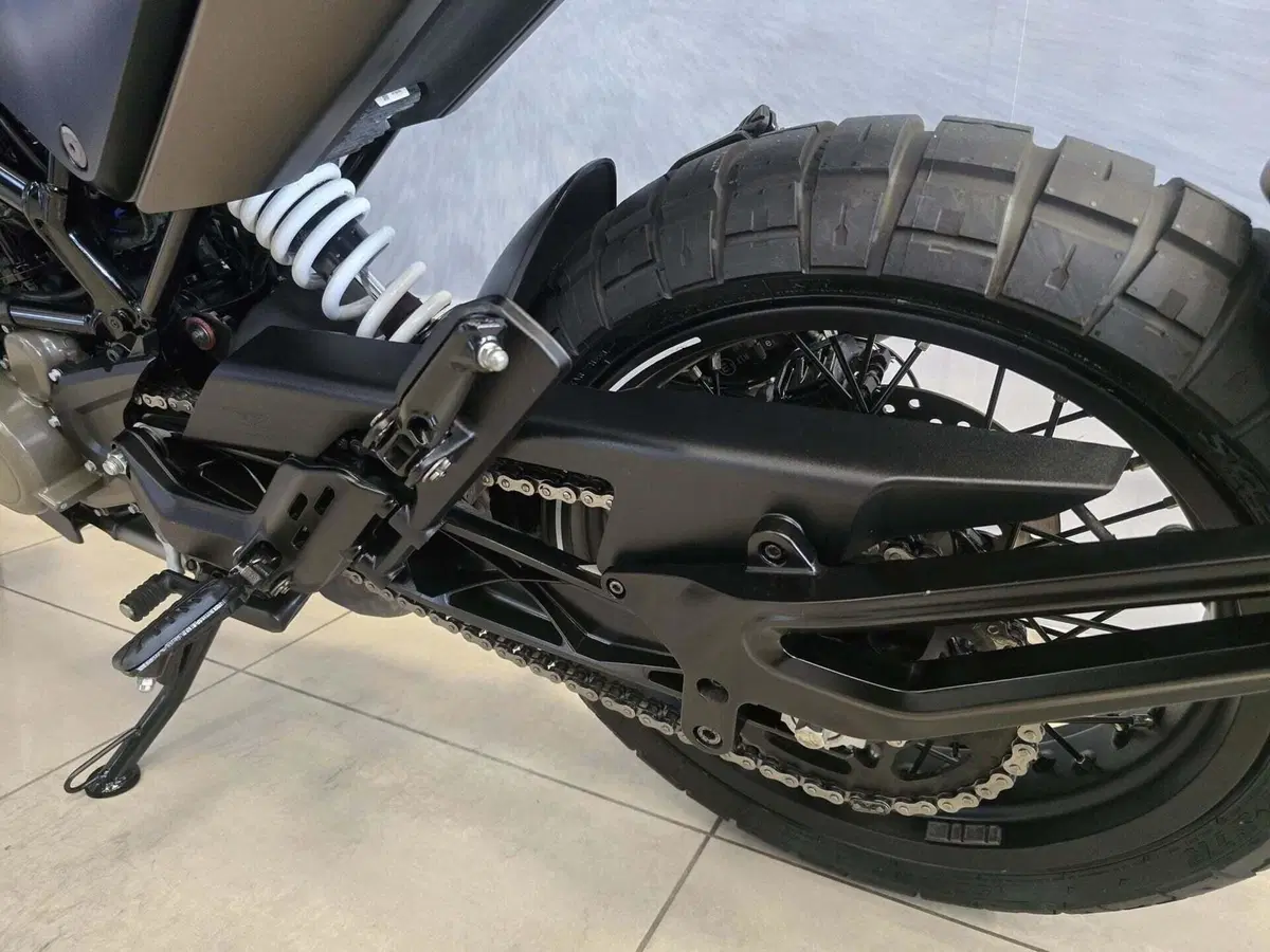 Husqvarna Svartpilen 125 (2024 - 26) (7)
