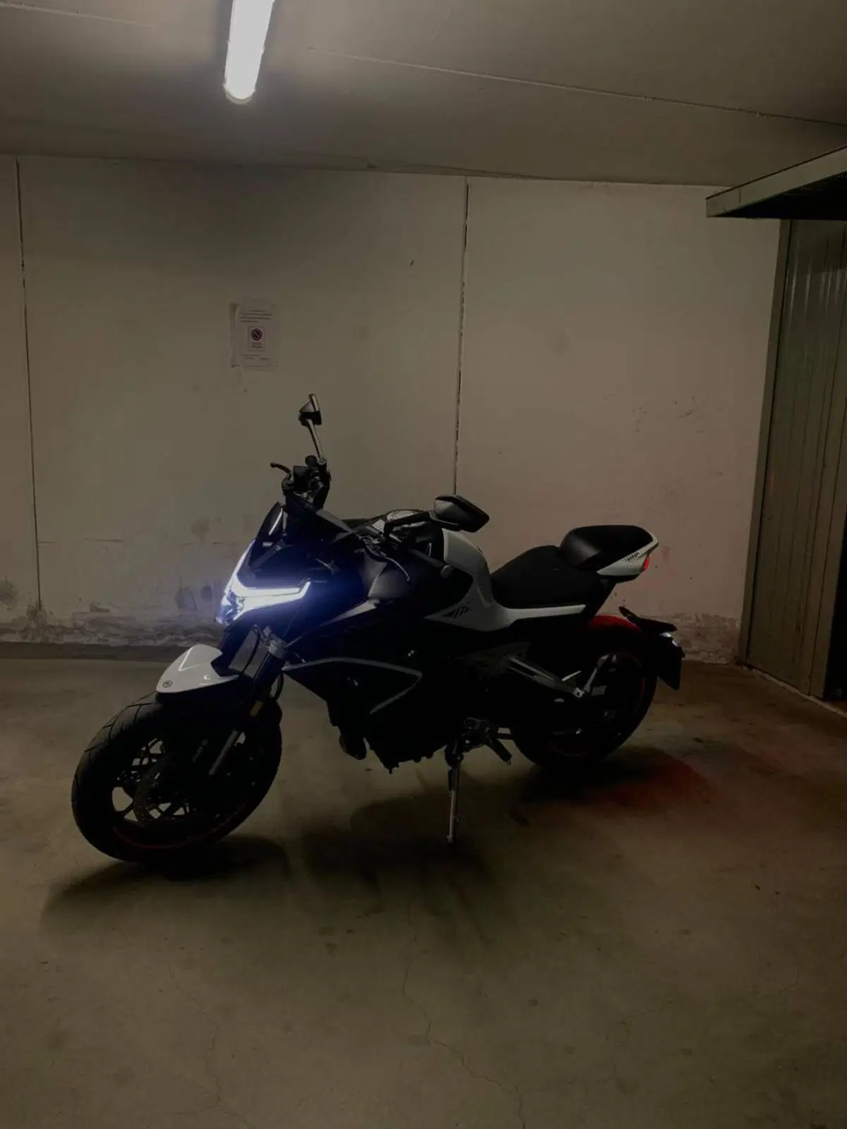 CFMOTO 800NK Advanced (2023 - 26) (2)
