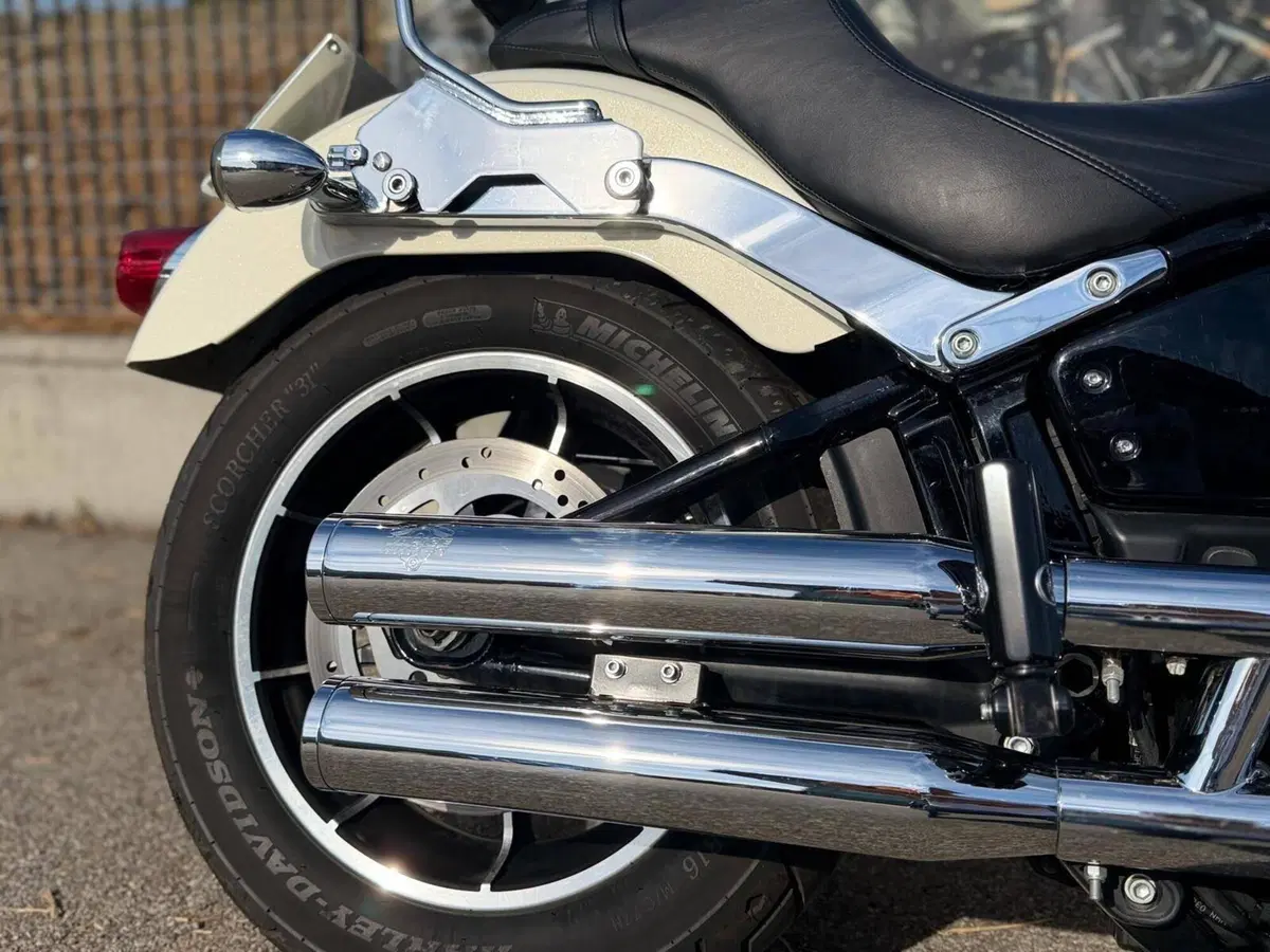 Harley-Davidson 107 Low Rider (2018 - 20) - FXLR (4)