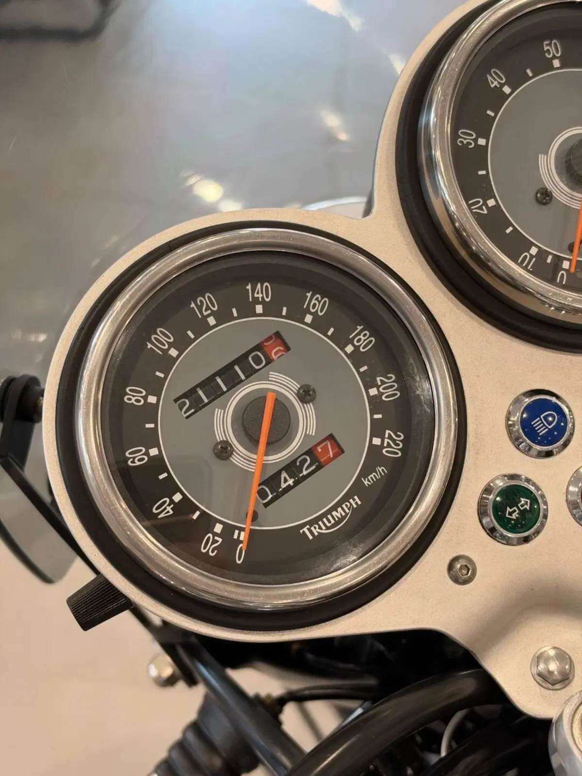 Triumph Bonneville T100 (2001 - 07) (17)