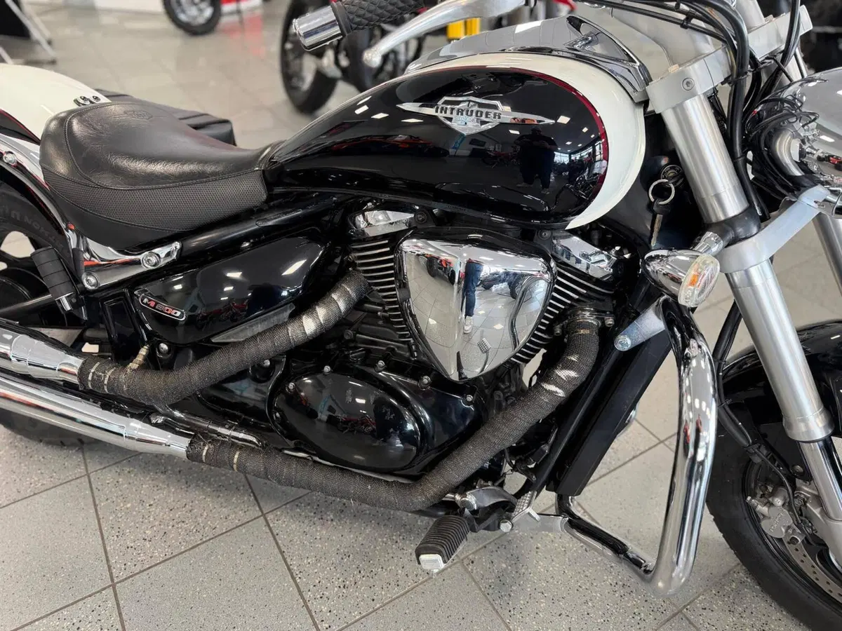 Suzuki Intruder 800 M (2009 - 17) (10)