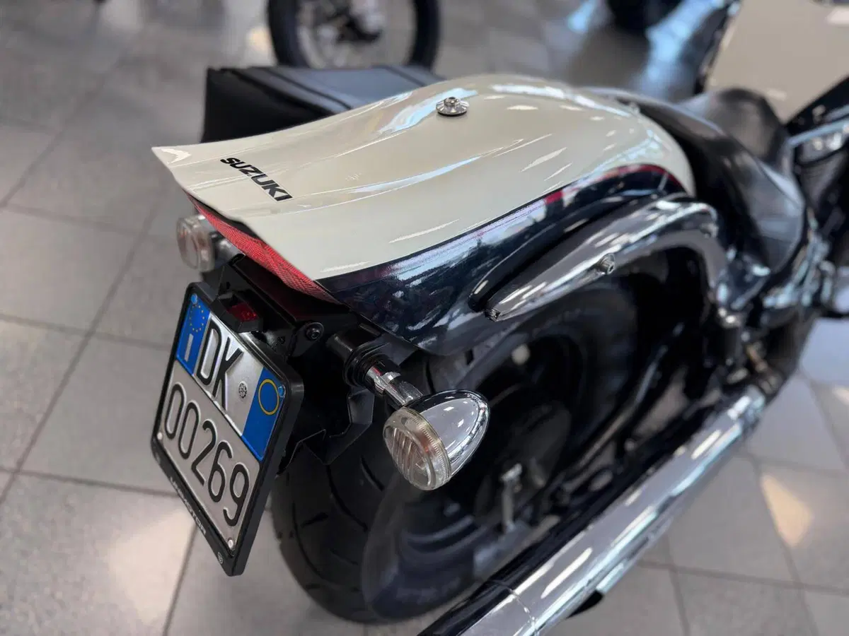 Suzuki Intruder 800 M (2009 - 17) (12)