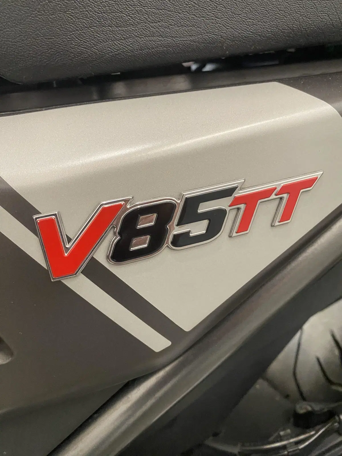 Moto Guzzi V85 TT Evocative Graphics (2019 - 20)